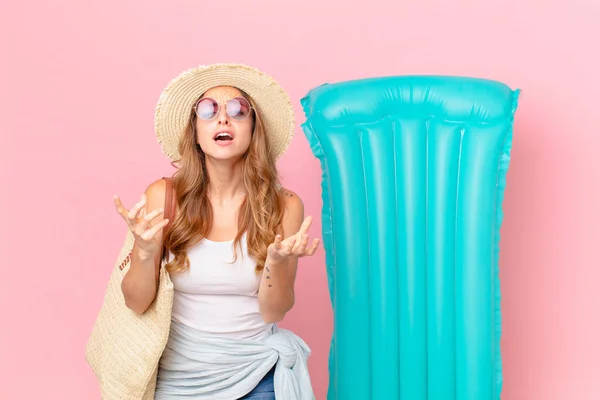 Bella Donna Che Sembra Disperata Frustrata Stressata Concetto Estivo — Foto Stock