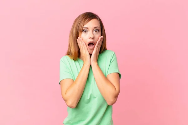 Mooie Volwassen Vrouw Voelt Zich Geschokt Bang — Stockfoto