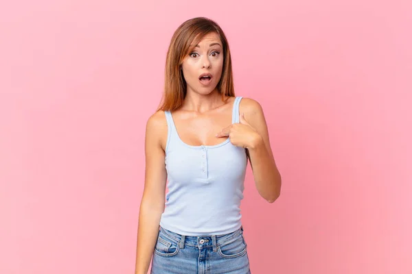Pretty Adult Woman Looking Shocked Surprised Mouth Wide Open Pointing — Stock Photo, Image