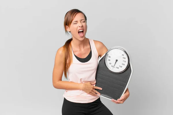 Mujer Bonita Gritando Agresivamente Pareciendo Muy Enojada Concepto Dieta — Foto de Stock