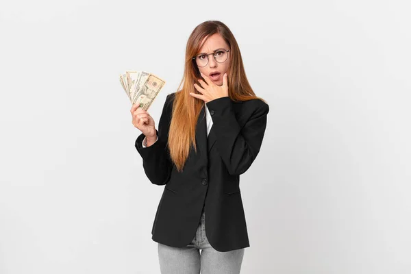 Mooie Vrouw Met Mond Ogen Wijd Open Hand Kin Bedrijfs — Stockfoto