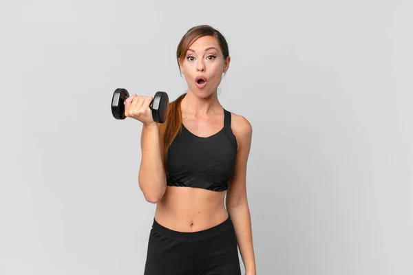 Ung Vacker Kvinna Fitness Koncept Och Lyfta Hantel — Stockfoto