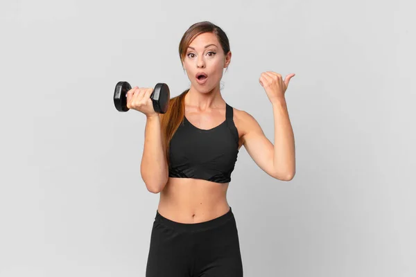 Ung Vacker Kvinna Fitness Koncept Och Lyfta Hantel — Stockfoto