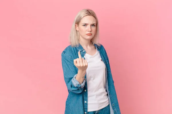 Blond Mooi Vrouw Gevoel Boos Geïrriteerd Opstandig Agressief — Stockfoto