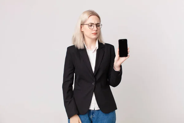 Blond Mooi Vrouw Gevoel Verdrietig Boos Boos Kijken Naar Zijkant — Stockfoto