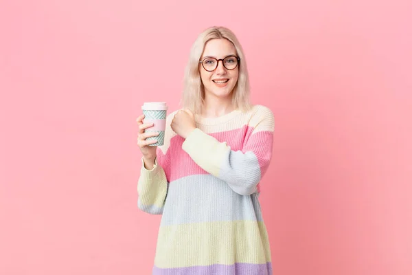 Blond Pretty Woman Feeling Happy Facing Challenge Celebrating Coffee Concept — Φωτογραφία Αρχείου