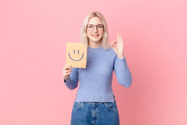 Blond Woman Holding Smiling Face Sign — Stock Photo, Image