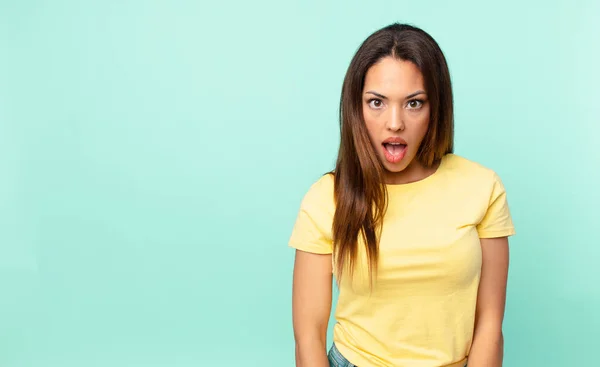 Young Hispanic Woman Looking Very Shocked Surprised — Stock Photo, Image