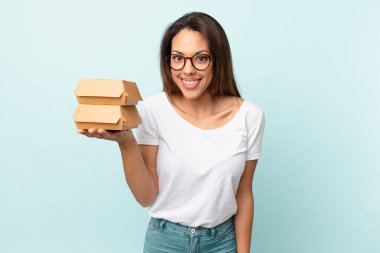 Genç İspanyol kadın fast food konseptini aldı.