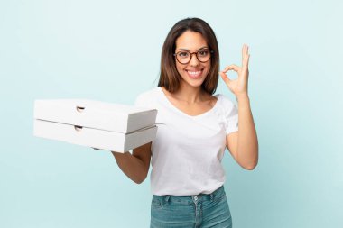 Genç İspanyol kadın fast food konseptini aldı.