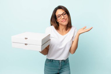 Genç İspanyol kadın fast food konseptini aldı.