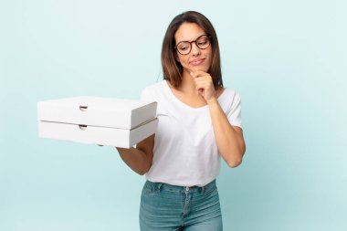 Genç İspanyol kadın fast food konseptini aldı.