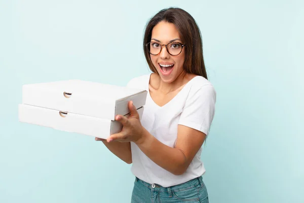 Jovem Hispânico Mulher Tirar Fast Food Conceito — Fotografia de Stock