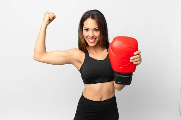 Ung Latinamerikansk Kvinna Fitness Koncept Och Boxning — Stockfoto