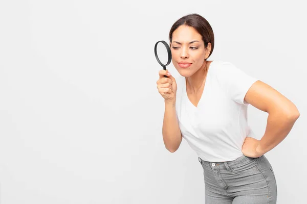 Young Hispanic Woman Holding Magnifying Glass — Stock Photo, Image