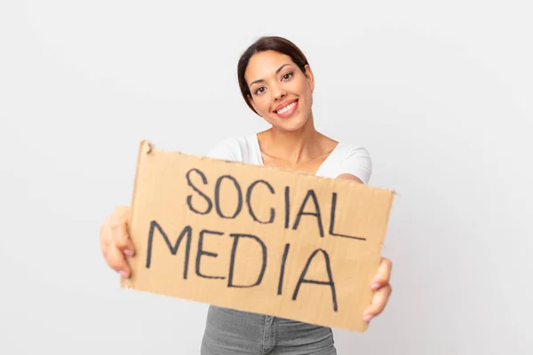 Young Hispanic Woman Social Media Concept — Stock Photo, Image