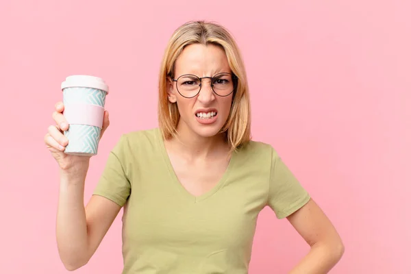 Rubia Bonita Mujer Tomando Café — Foto de Stock