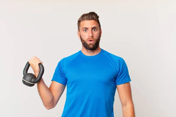 Young Fitness Man Lifting Dumbbell — Stock Photo, Image