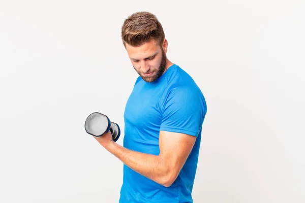 Young Fitness Man Lifting Dumbbell — Stock Photo, Image