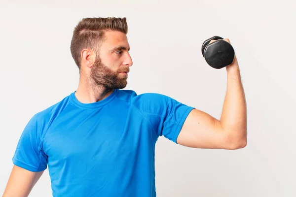 Young Fitness Man Lifting Dumbbell — Stock Photo, Image