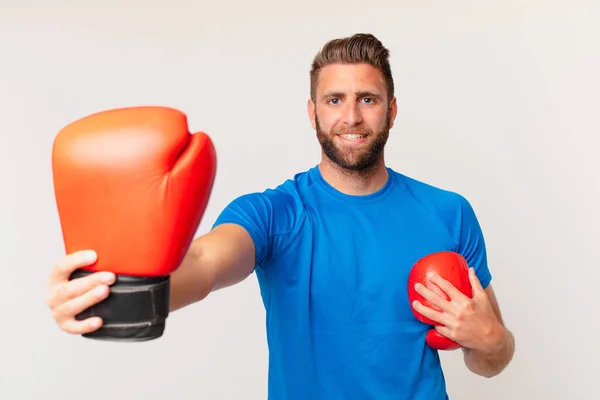 Jeune Homme Fitness Avec Des Gants Boxe — Photo