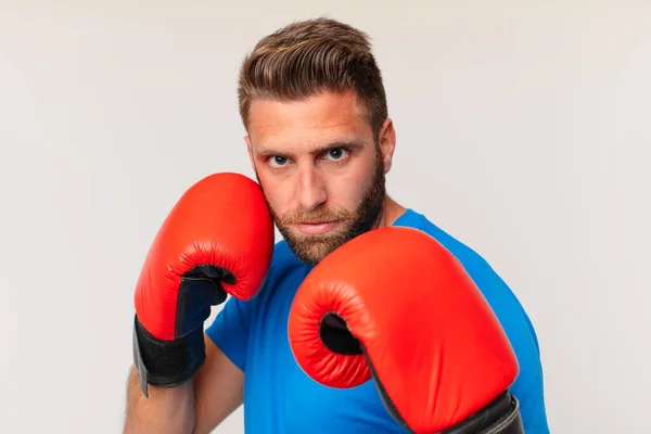 Joven Hombre Fitness Con Guantes Boxeo —  Fotos de Stock