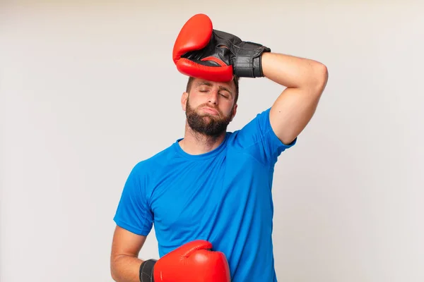 Jeune Homme Fitness Avec Des Gants Boxe — Photo