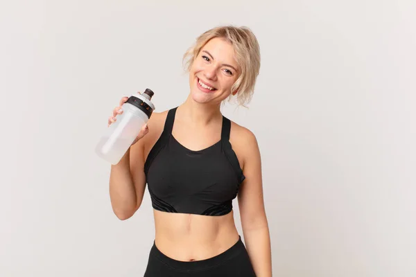Blond Söt Fitness Kvinna Med Vattenflaska — Stockfoto