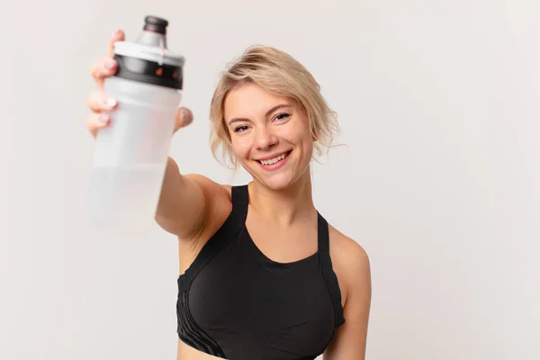 Bionda Bella Fitness Donna Con Una Bottiglia Acqua — Foto Stock