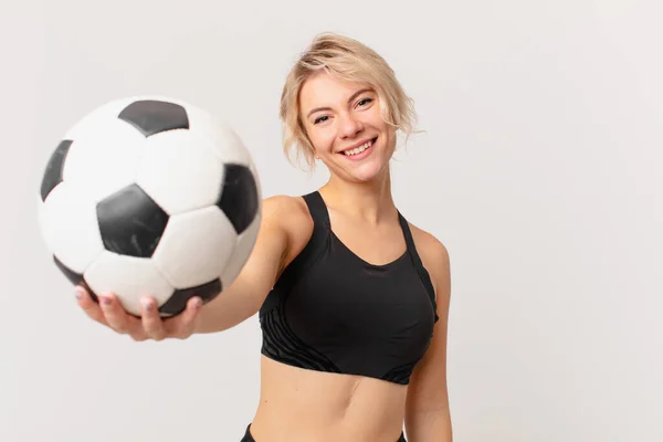 Bionda Bella Donna Con Pallone Calcio — Foto Stock