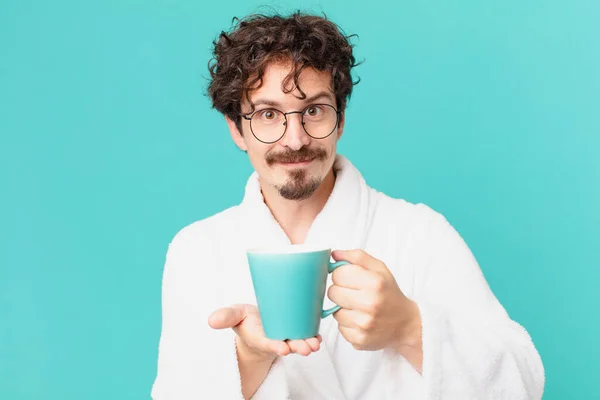 Jonge Gekke Man Met Een Koffie — Stockfoto