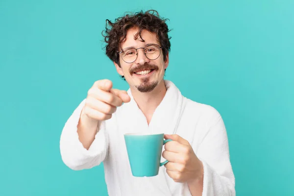 Jonge Gekke Man Met Een Koffie — Stockfoto