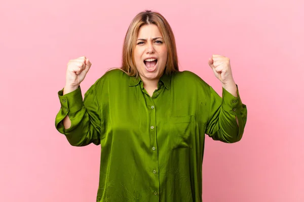 Curvy Pretty Blonde Woman Shouting Aggressively Angry Expression — Stock Photo, Image