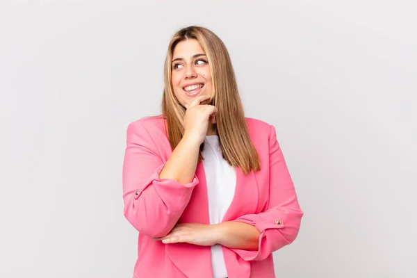 Curvy Pretty Blonde Woman Smiling Happy Confident Expression Hand Chin — Stock Photo, Image