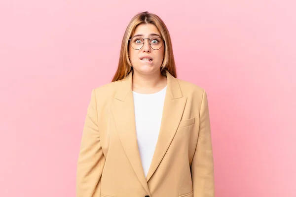 Curvy pretty blonde woman looking puzzled and confused — Stock Image Curvy Pretty Blonde Woman Looking Puzzled Confused Royalty Free Stock Photos