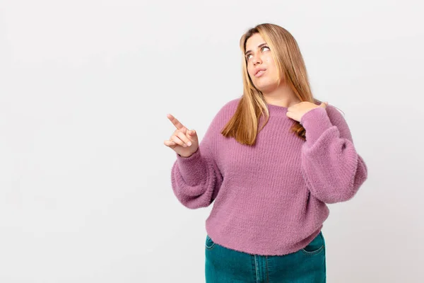 Curvy Bella Donna Bionda Sentirsi Stressato Ansioso Stanco Frustrato — Foto Stock