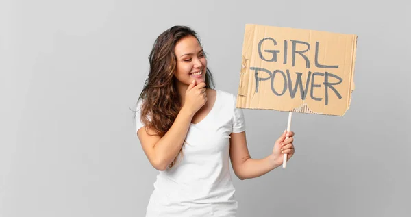 Joven Bonita Mujer Sonriendo Con Una Expresión Feliz Segura Con — Foto de Stock