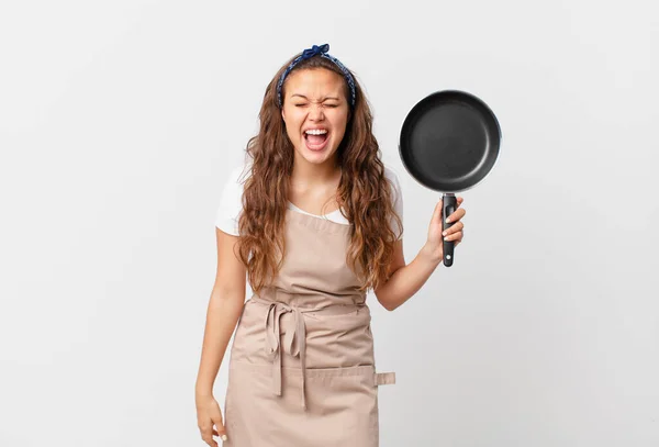 Joven Bonita Mujer Gritando Agresivamente Mirando Concepto Chef Muy Enojado — Foto de Stock