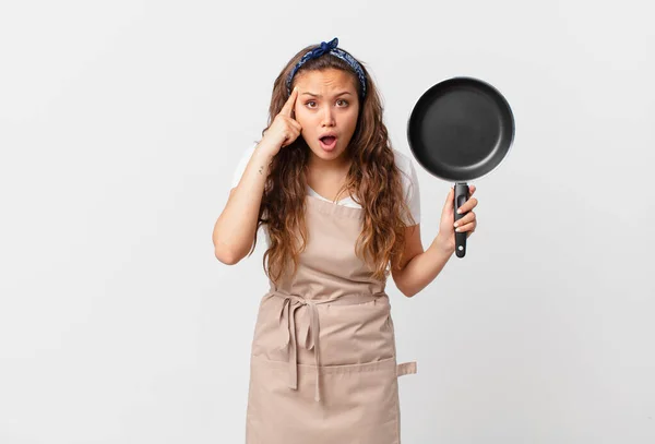 Junge Hübsche Frau Schaut Überrascht Realisiert Einen Neuen Gedanken Eine — Stockfoto