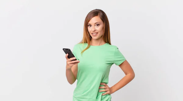 Pretty Woman Smiling Happily Hand Hip Confident Using Smartphone — Stock Photo, Image