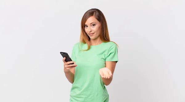 Pretty Woman Smiling Happily Friendly Offering Showing Concept Using Smartphone — Stock Photo, Image