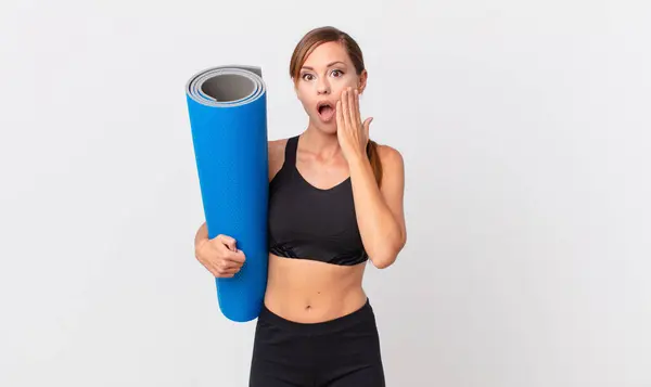 Mooie Vrouw Voelt Zich Geschokt Bang Yoga Concept — Stockfoto