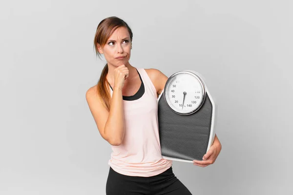 Mujer Bonita Pensando Sintiéndose Dudosa Confundida Concepto Dieta — Foto de Stock