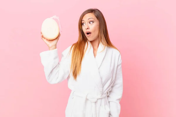 Adulto Bella Donna Indossare Accappatoio — Foto Stock