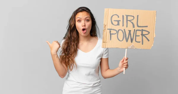 Young Pretty Woman Looking Astonished Disbelief Holding Girl Power Banner — Stock Photo, Image