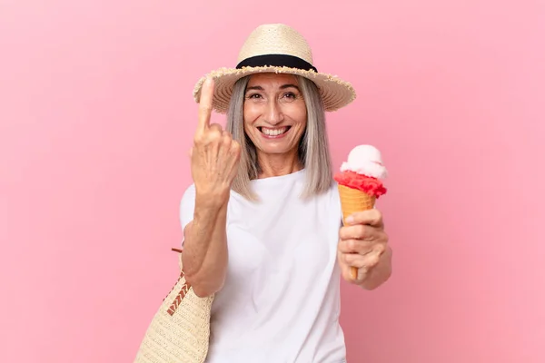 Mulher Cabelo Branco Meia Idade Com Sorvete Conceito Verão — Fotografia de Stock