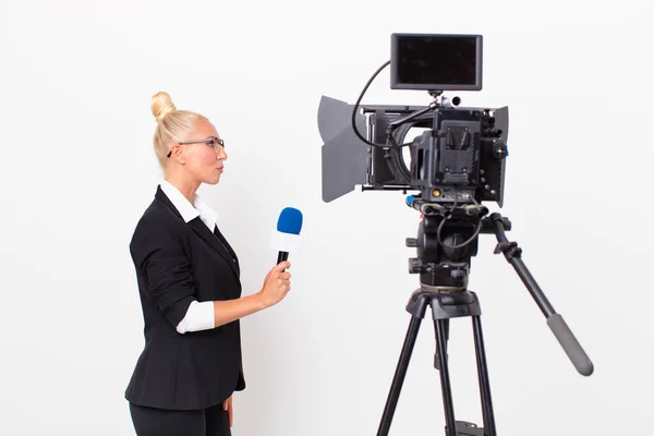 Hübsche Blonde Frau Profil Die Denkt Sich Vorstellt Oder Tagträumt — Stockfoto