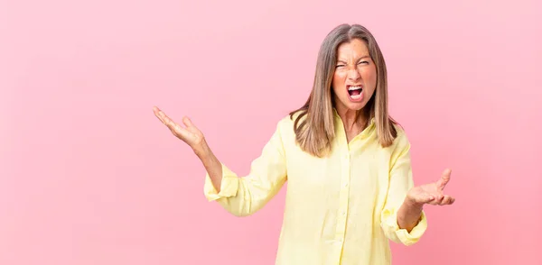 Bella Donna Mezza Età Guardando Arrabbiato Infastidito Frustrato — Foto Stock