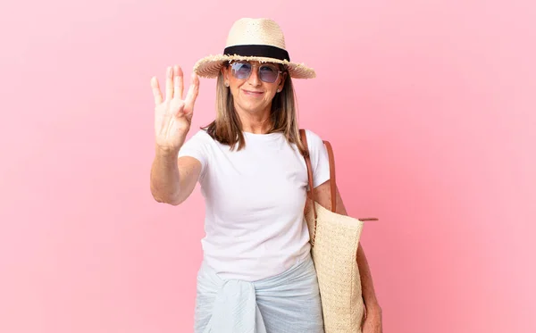 Jolie Femme Âge Moyen Souriant Air Amical Montrant Numéro Quatre — Photo