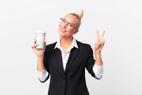 Söt Blond Vuxen Affärskvinna Med Take Away Kaffe — Stockfoto